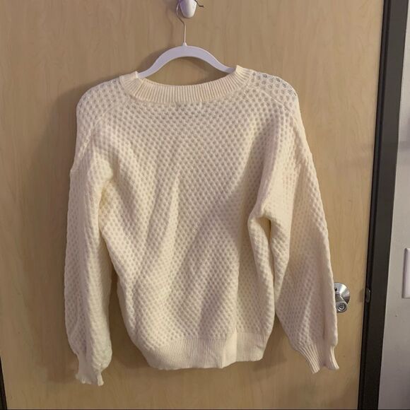 Verge girl off white sweater - Picture 2 of 2